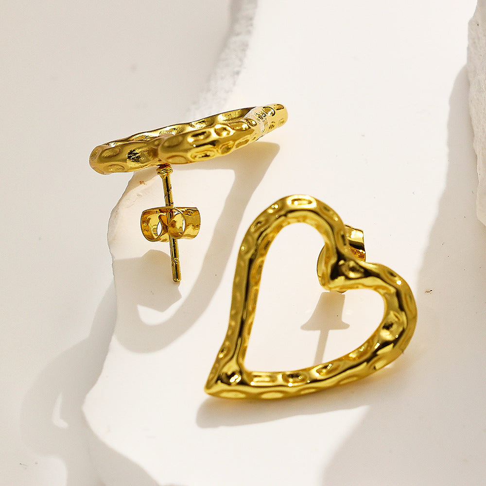 Retro Gold Stud Earrings Simple Lava Heart Shape